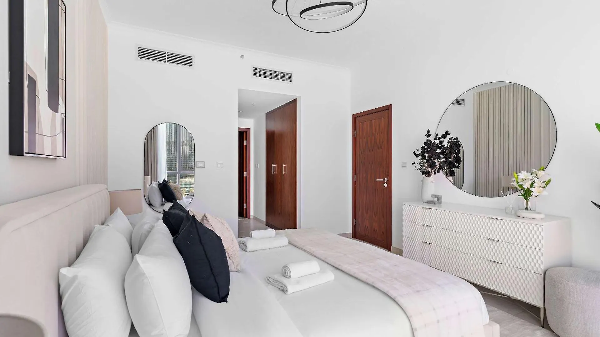 Silkhaus Residences Towers 3Br Near Burj Khalifa Dubai Apartment
